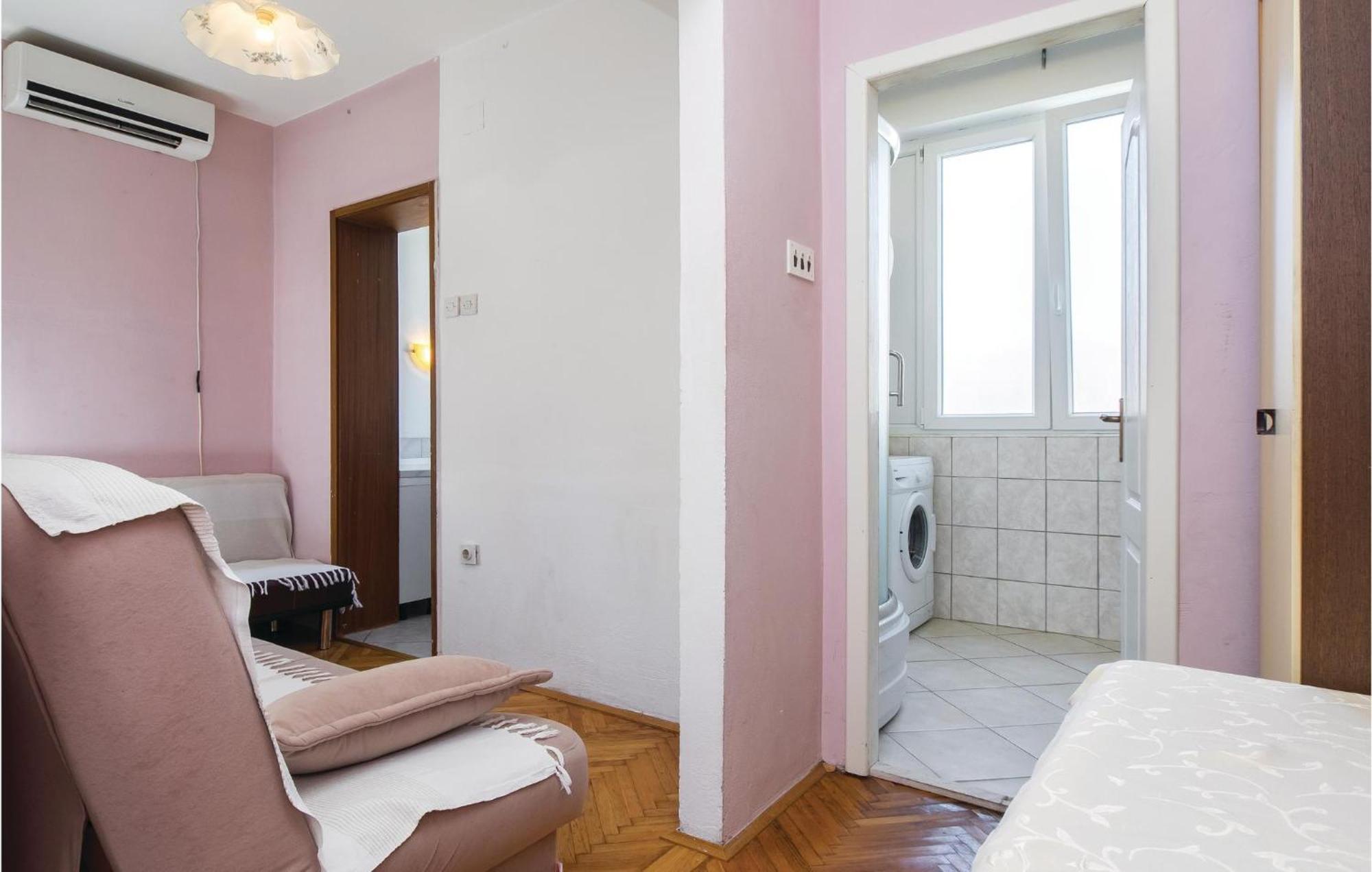 Amazing Apartment In Split With Kitchen Buitenkant foto