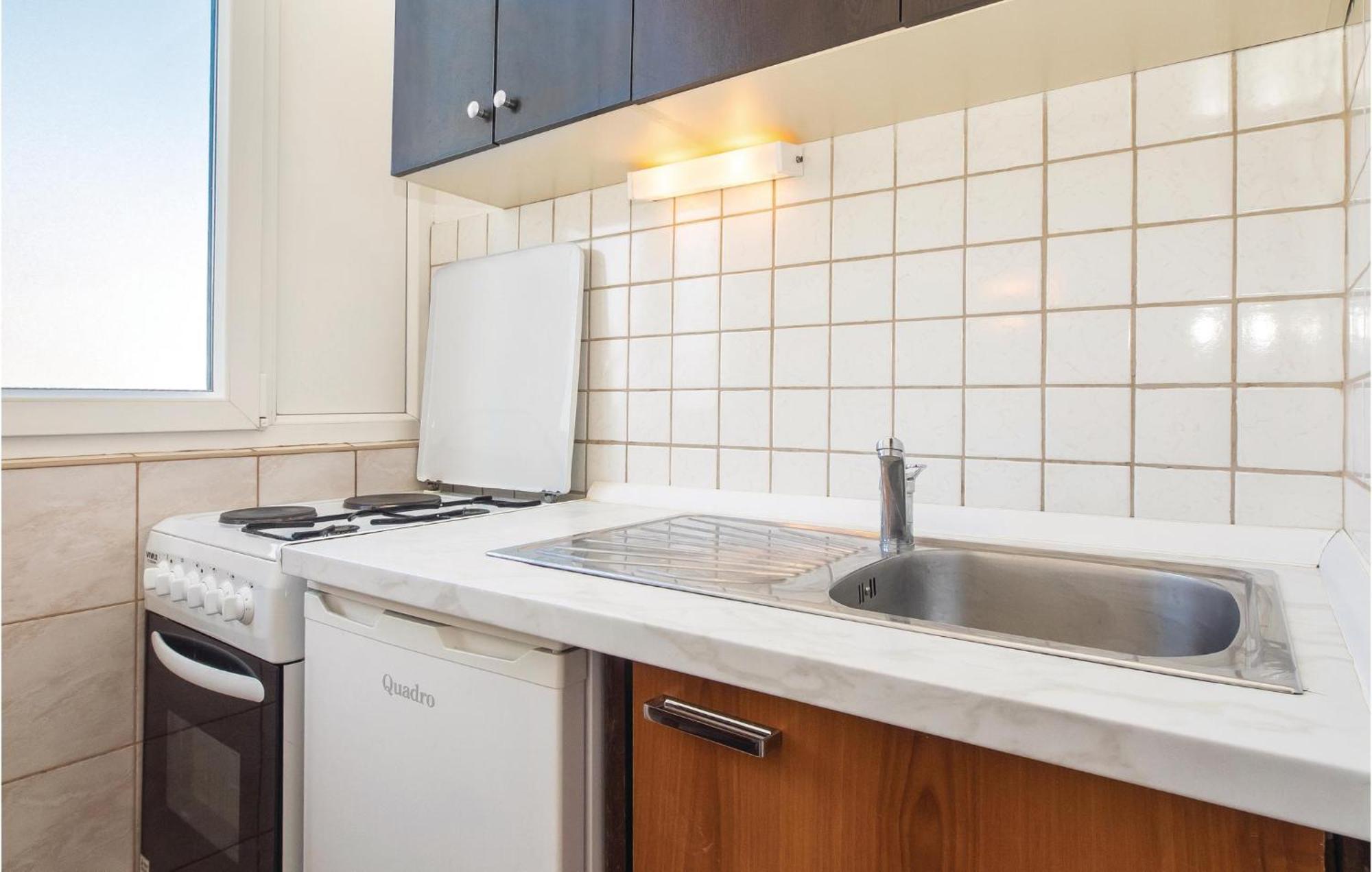 Amazing Apartment In Split With Kitchen Buitenkant foto